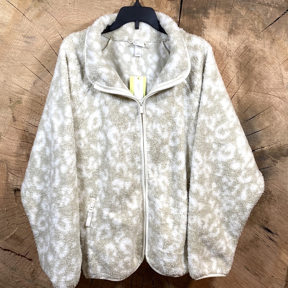 Fleece jacket cream and white leopard print size medium!